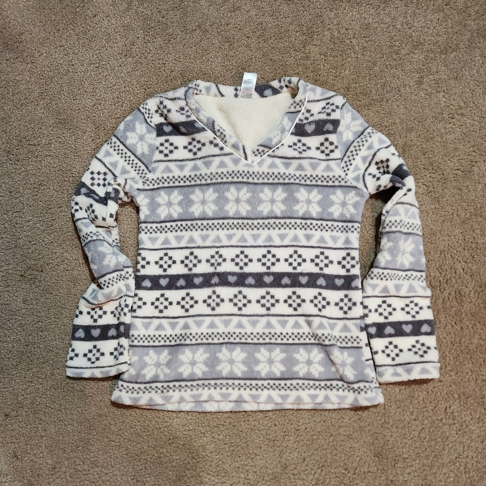 Cozy Gray and White Patterned Sweater